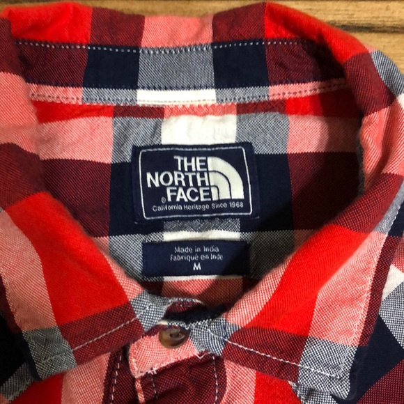 Men’s North Face short sleeve button down. - Picture 4 of 4